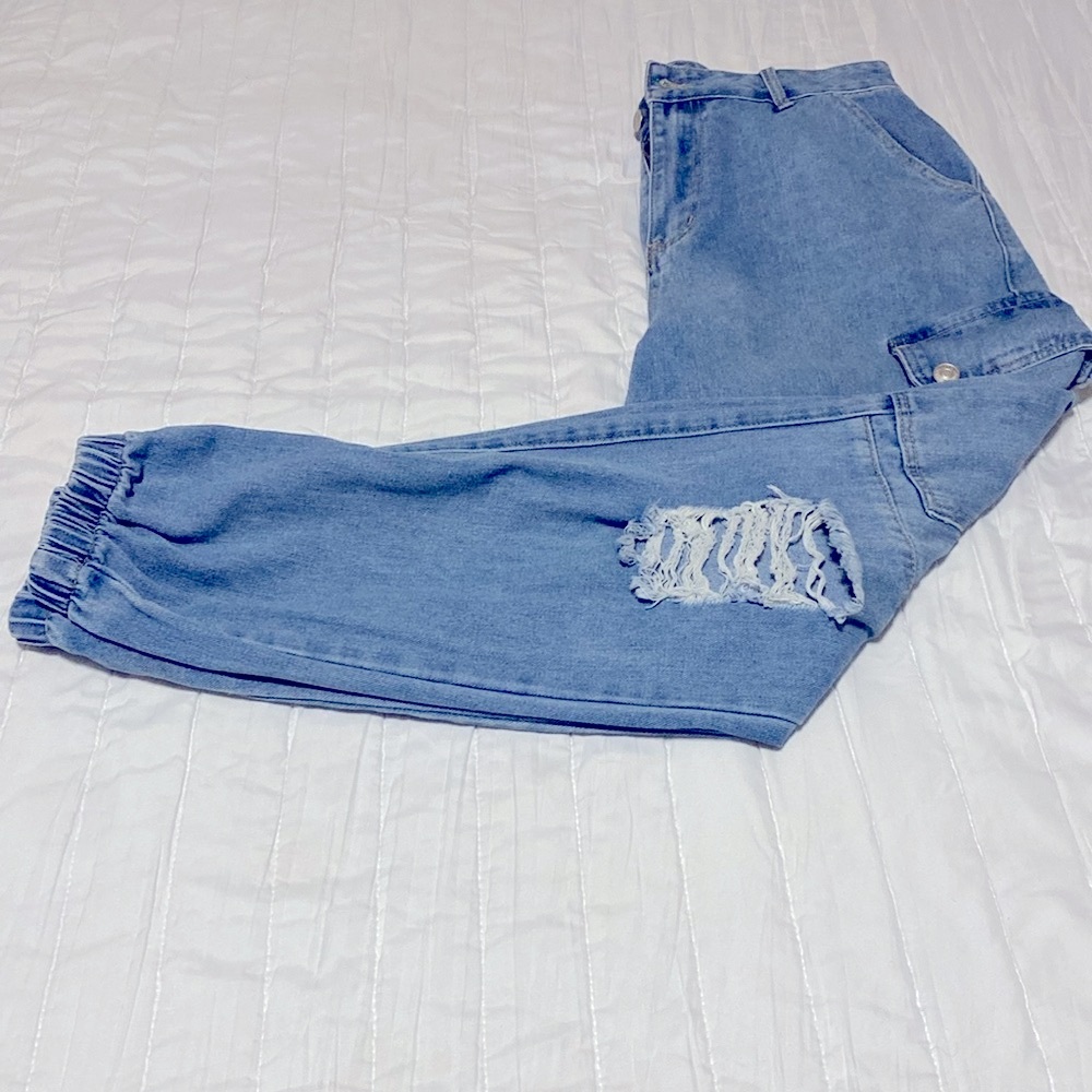 Forever 21 Women’s Blue Denim Cargo Pants | Distressed Jeans | Size: 29